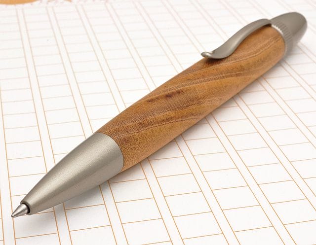 工房 AKIRA 木軸 ボールペン パトリオットスリム ジェットストリーム対応 梍（さいかち） | 世界の筆記具ペンハウス