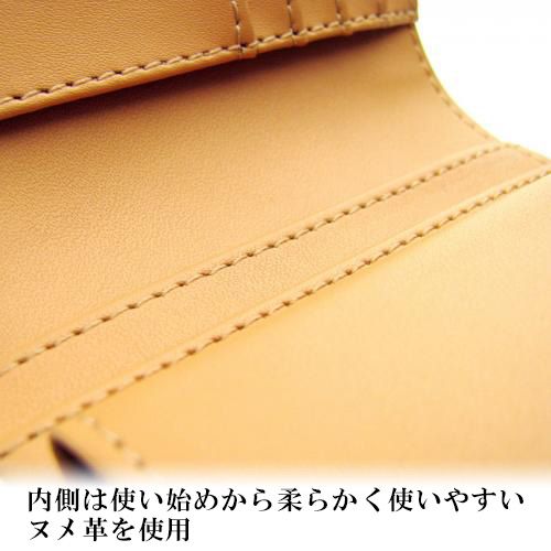 内側は使い始めから柔らかく使いやすいヌメ革を使用。