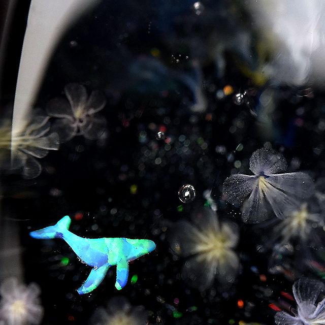 glass工房ココロイロ 　 ペーパーウェイト 星空クジラ、花咲かす