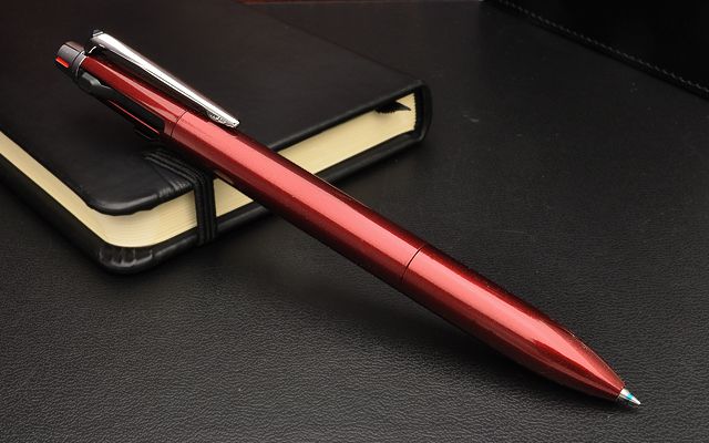 三菱鉛筆　複合筆記具　ジェットストリーム プライム 3色ボールペン　0.5mm