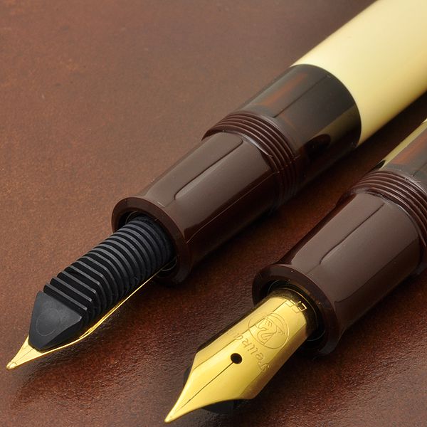 Pelikan（ペリカン）万年筆 特別生産品 クラシック M200 カフェクリーム