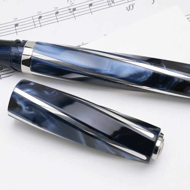 Visconti 万年筆 ディヴィーナロイヤル　ローズパールF ビスコンティ ディヴィーナ エレガンス インペリアルブルー オーバー