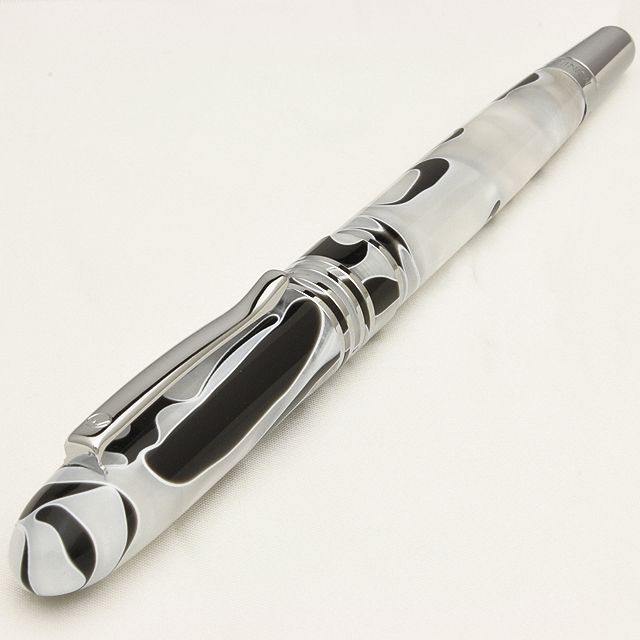 Monteverde モンテベルデ 万年筆 マウンテン・オブ・ザ・ワールド