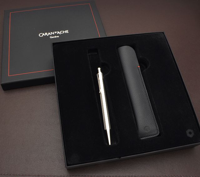 CARAN D'ACHE（カランダッシュ）ボールペン 限定エディション クリスマスギフトセット エクリドール クリスマスセット2018 ボールペン+ペンポーチ CC0890-018