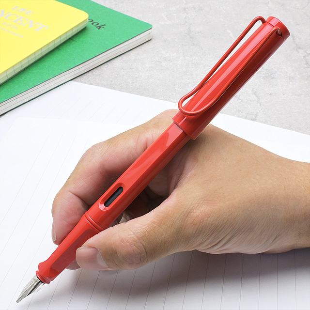 筆記時 
LAMY（ラミー） 限定品 カリグラフィーペン ジョイ ストロベリー