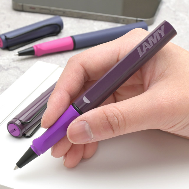 筆記時 LAMY（ラミー） 2024年限定 ローラーボール サファリ