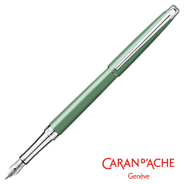 J*A様 CARAN D´ACHE 万年筆 ホワイト専用ケース付
