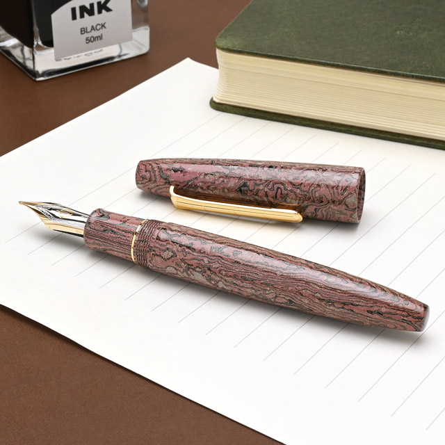 SAILOR セーラー万年筆 限定品 万年筆 長刀研ぎ 積層エボナイト 梅咲