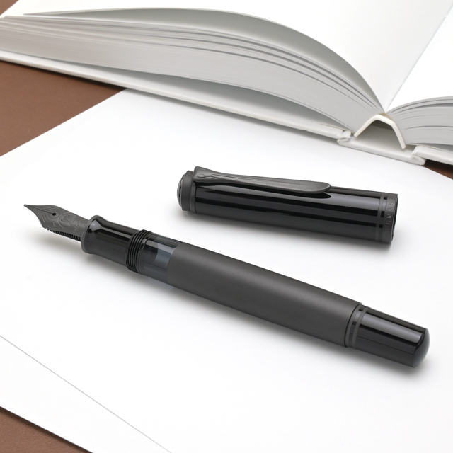 Pelikan ペリカン 万年筆 特別生産品 スーベレーン M809 ブラック