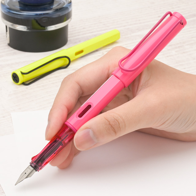 LAMY ラミー 2026年限定 万年筆 サファリ ネオンピンク ネオンイエロー