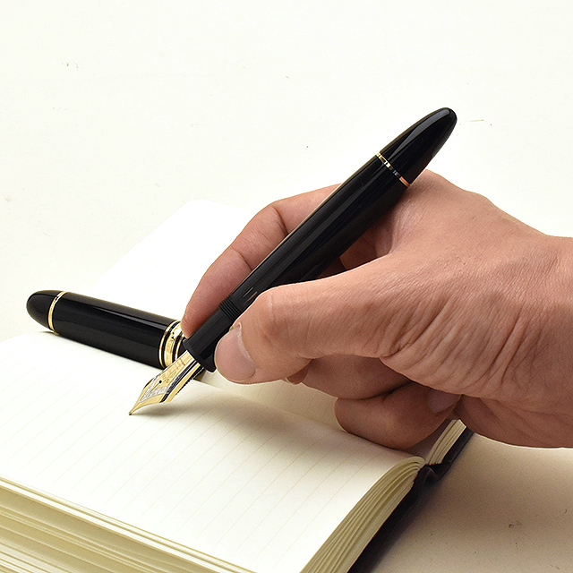 MONTBLANC 万年筆 モンブラン 万年筆 筆記具 マイスターシュテュック149 ブラック | 世界の筆記具ペンハウス